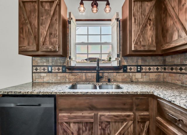 1402 Marla Ct, Clarksville, TN 37042