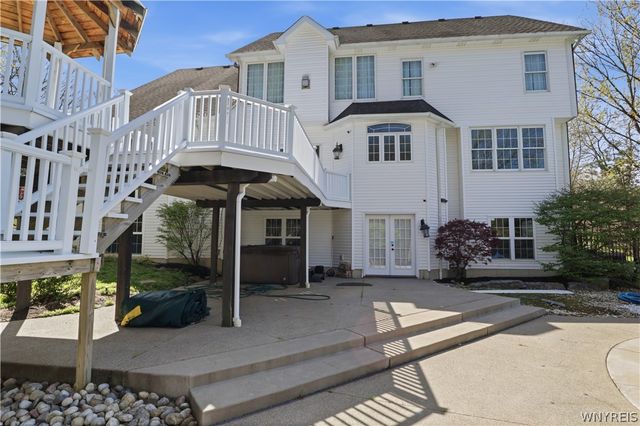 16 Woodstream, Orchard Park, NY 14127