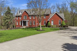 16 Woodstream, Orchard Park, NY 14127