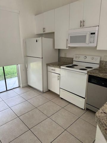 1056 NE 39th Avenue, Homestead, FL 33033
