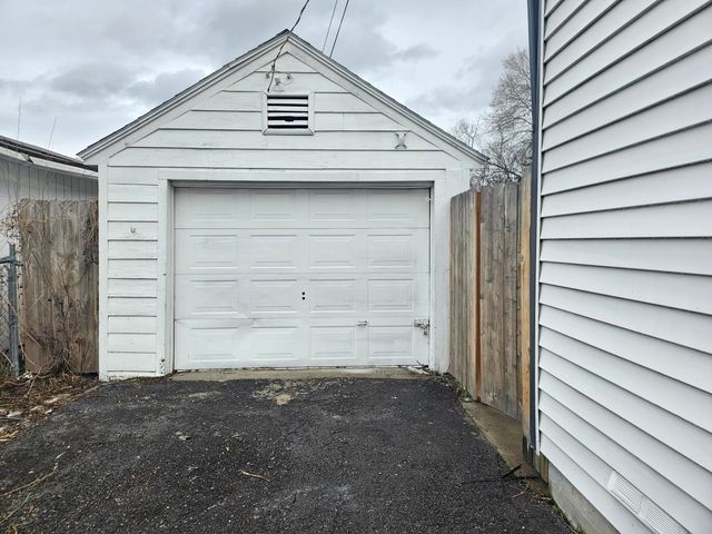 2215 Eberlein Avenue, Klamath Falls, OR 97601