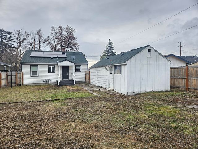 2215 Eberlein Avenue, Klamath Falls, OR 97601