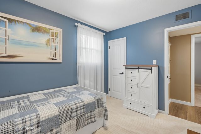 13605 Tennis Blvd, Louisville, KY 40272