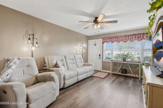 13605 Tennis Blvd, Louisville, KY 40272