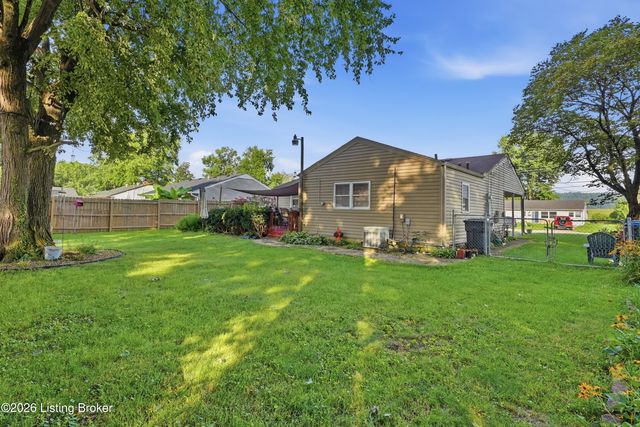 13605 Tennis Blvd, Louisville, KY 40272