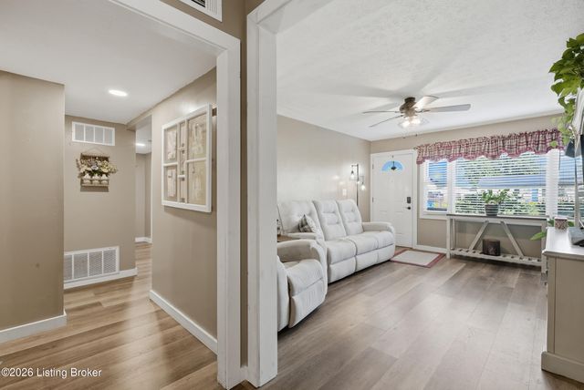 13605 Tennis Blvd, Louisville, KY 40272