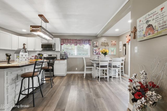 13605 Tennis Blvd, Louisville, KY 40272