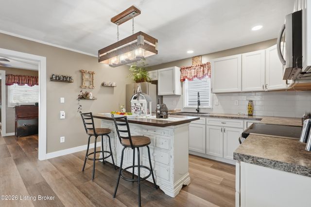13605 Tennis Blvd, Louisville, KY 40272