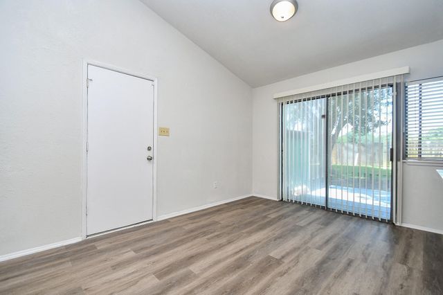 6915 Jeb Stuart Drive, Richmond, TX 77469