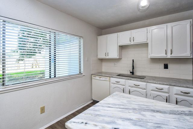 6915 Jeb Stuart Drive, Richmond, TX 77469