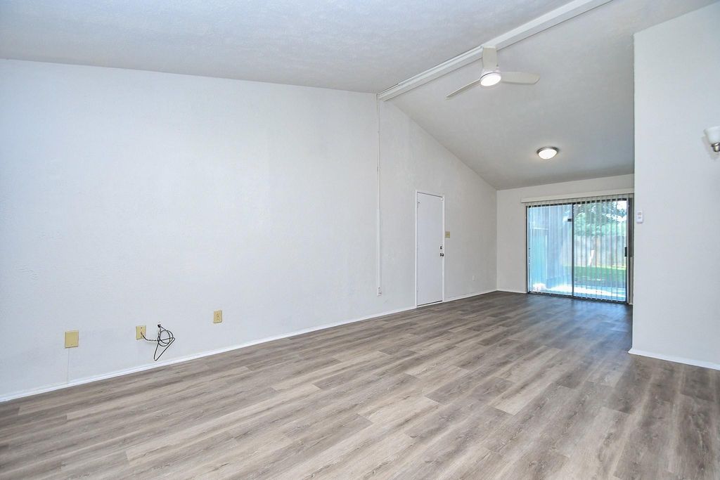 6915 Jeb Stuart Drive, Richmond, TX 77469