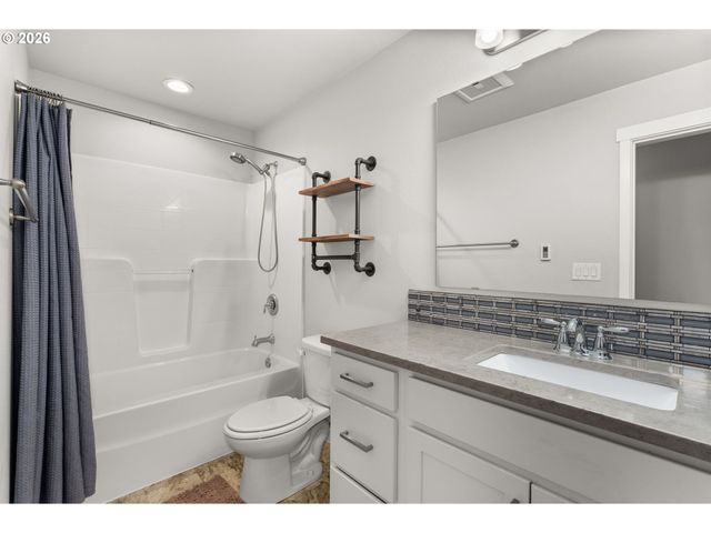 3115 ZENKNER VALLEY Rd, Centralia, WA 98531