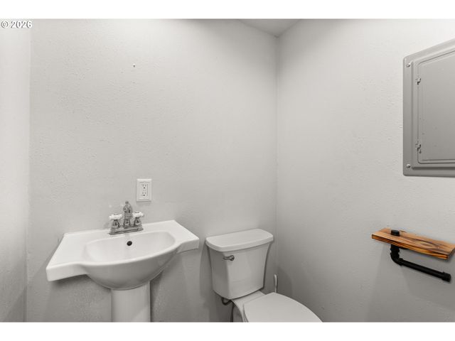 3115 ZENKNER VALLEY Rd, Centralia, WA 98531