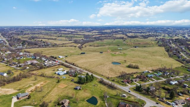 1630 Richmond Road, Berea, KY 40403
