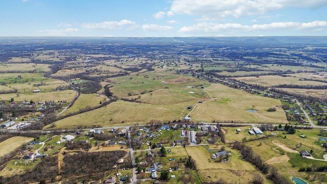 1630 Richmond Road, Berea, KY 40403
