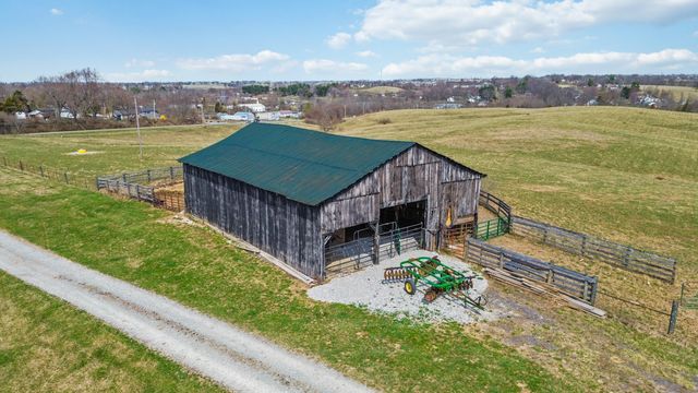 1630 Richmond Road, Berea, KY 40403