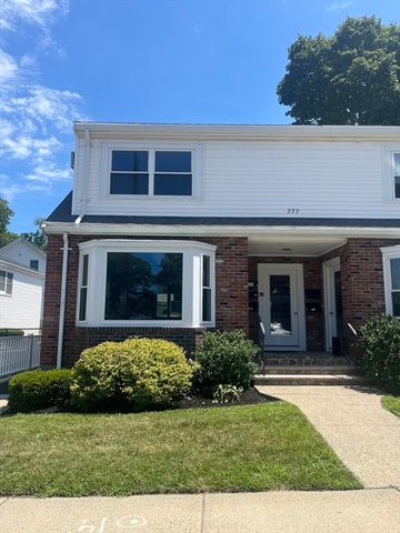 272 Main St 4, Stoneham, MA 02180