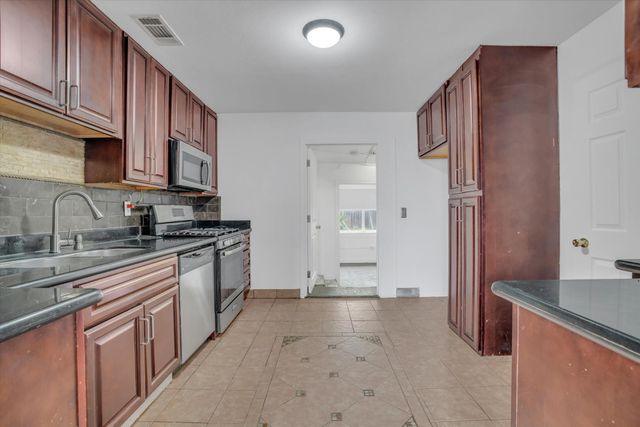 734 S Olive Ave, Stockton, CA 95215