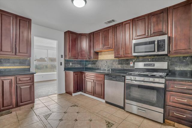 734 S Olive Ave, Stockton, CA 95215