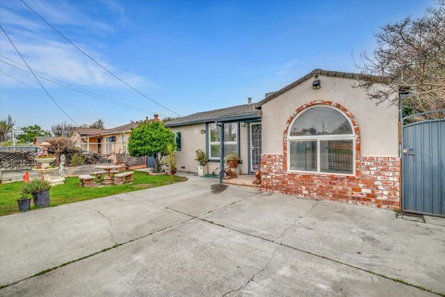 734 S Olive Ave, Stockton, CA 95215