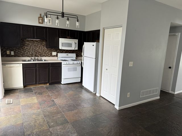 384 Reston Circle, Romeoville, IL 60446
