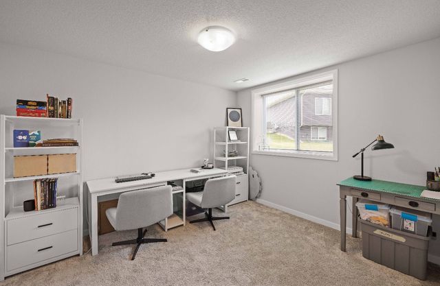 16660 Mill Pond Drive, Urbandale, IA 50323