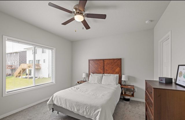 16660 Mill Pond Drive, Urbandale, IA 50323