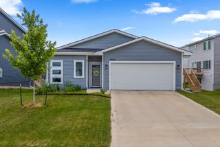 16660 Mill Pond Drive, Urbandale, IA 50323