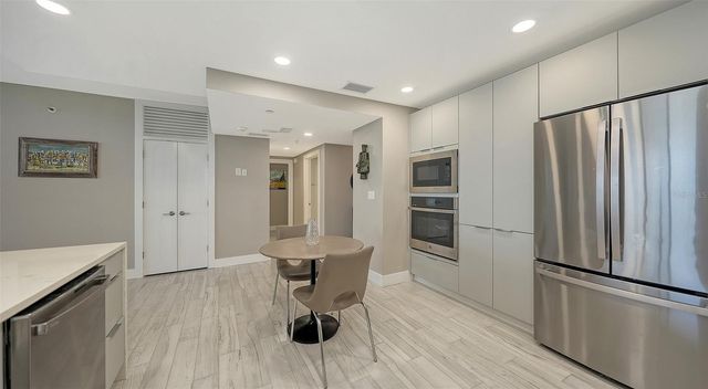 2120 HARBOURSIDE DRIVE 623, Longboat Key, FL 34228