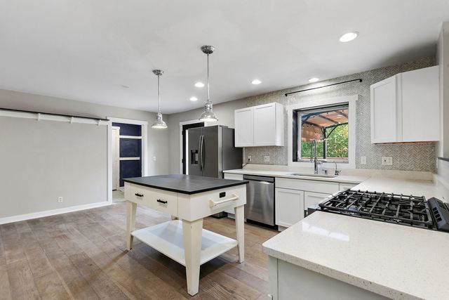 39W255 Fabyan Parkway, Geneva, IL 60134