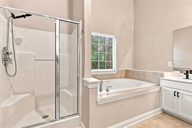 6749 Carriage Walk Lane, Flowery Branch, GA 30542