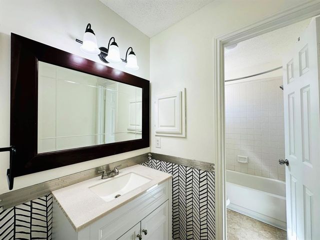 306 Applewood DR, Pflugerville, TX 78660