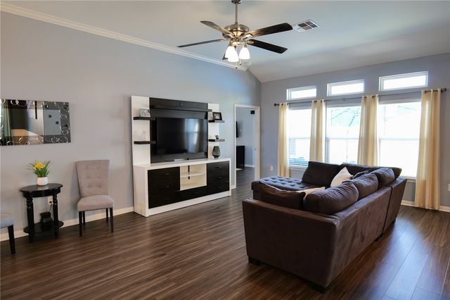 316 San Rafael Dr, Portland, TX 78374