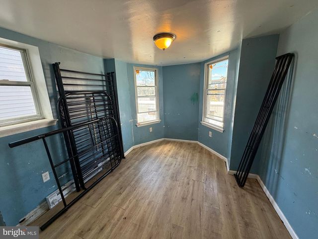 2040 N LAMBERT ST, Philadelphia, PA 19121