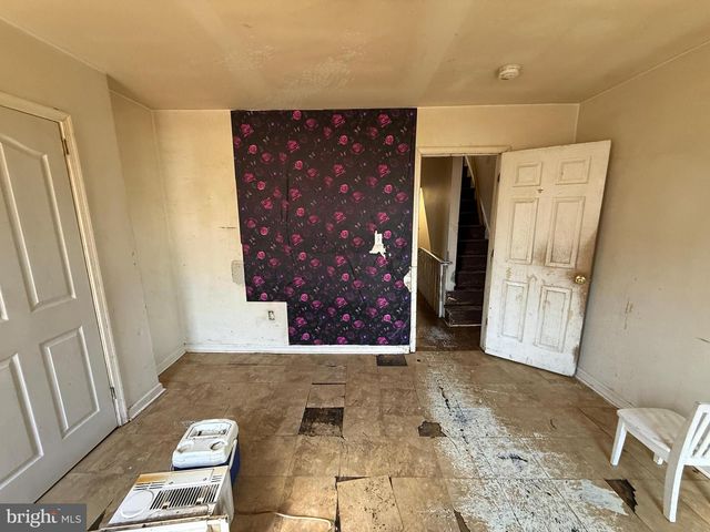 2040 N LAMBERT ST, Philadelphia, PA 19121