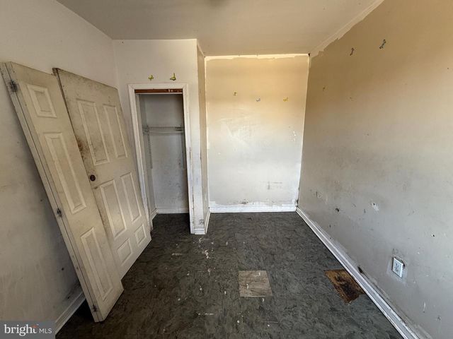 2040 N LAMBERT ST, Philadelphia, PA 19121