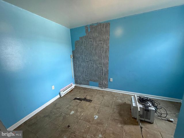 2040 N LAMBERT ST, Philadelphia, PA 19121