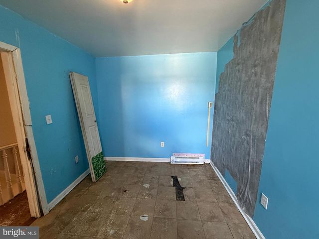 2040 N LAMBERT ST, Philadelphia, PA 19121