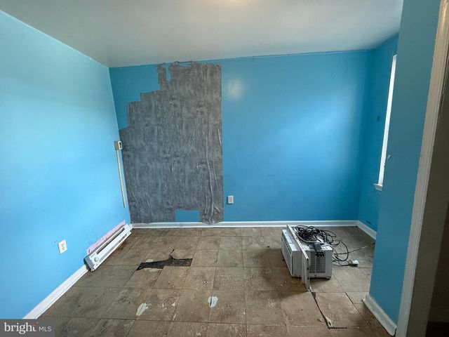 2040 N LAMBERT ST, Philadelphia, PA 19121