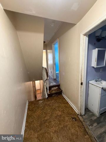 2040 N LAMBERT ST, Philadelphia, PA 19121