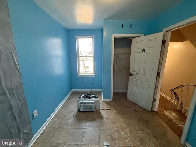 2040 N LAMBERT ST, Philadelphia, PA 19121