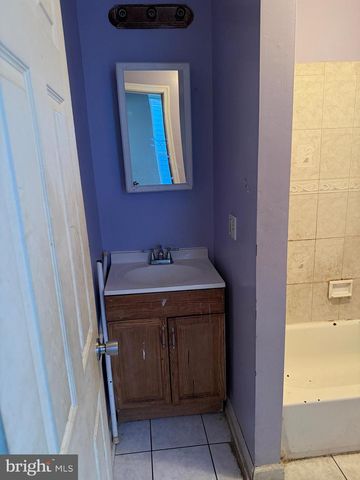 2040 N LAMBERT ST, Philadelphia, PA 19121