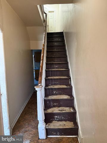 2040 N LAMBERT ST, Philadelphia, PA 19121