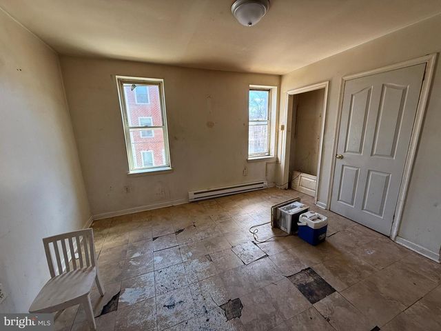 2040 N LAMBERT ST, Philadelphia, PA 19121