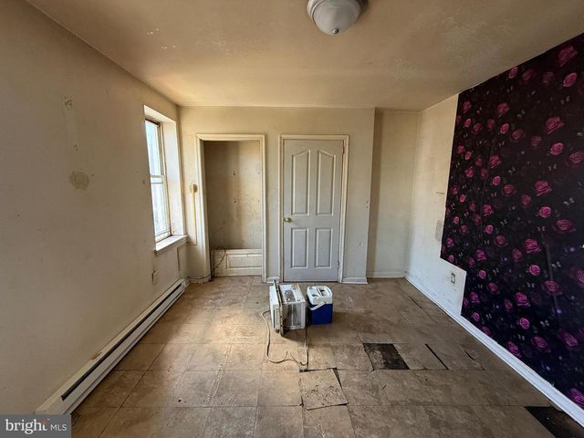 2040 N LAMBERT ST, Philadelphia, PA 19121