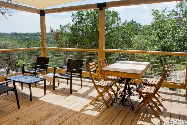 607 Mountain, Lakehills, TX 78063