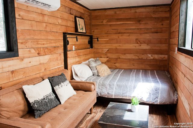 607 Mountain, Lakehills, TX 78063