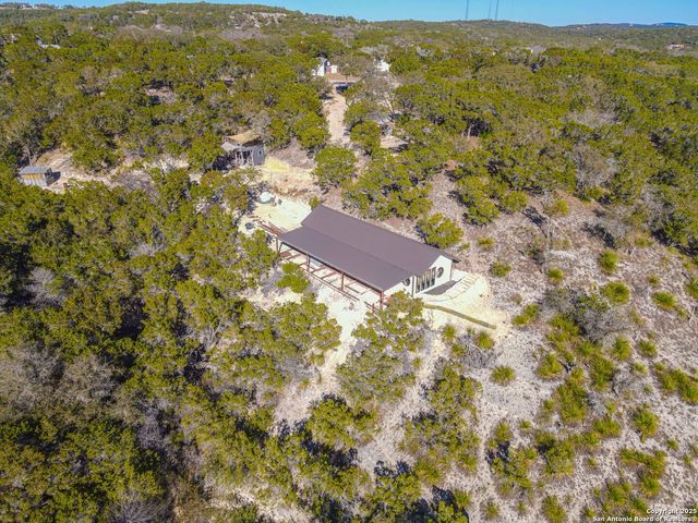 607 Mountain, Lakehills, TX 78063