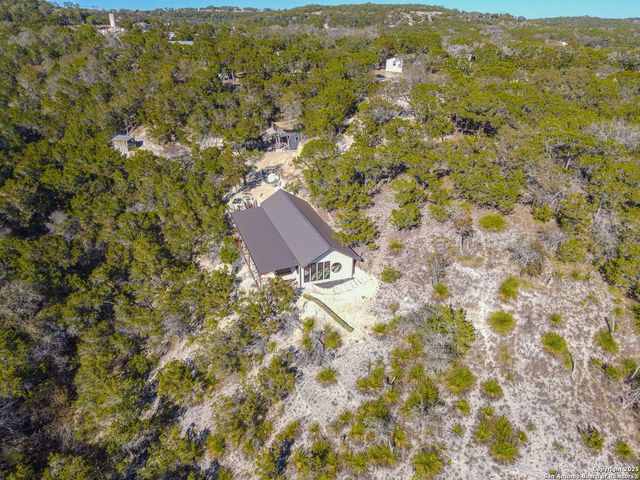 607 Mountain, Lakehills, TX 78063