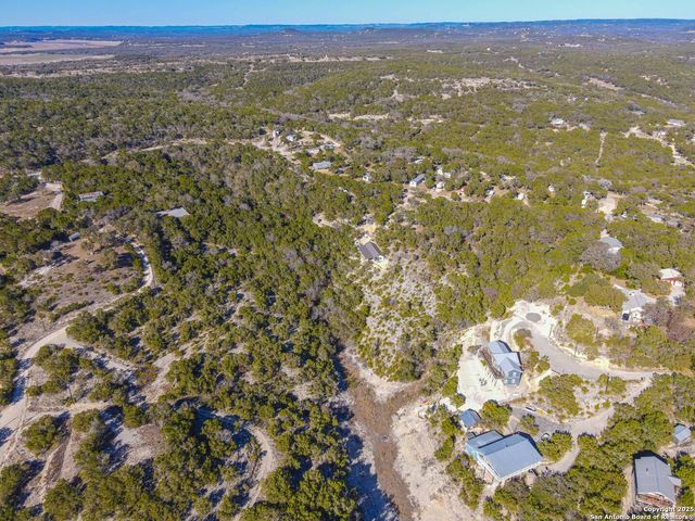 607 Mountain, Lakehills, TX 78063